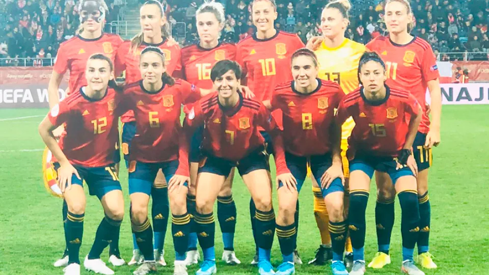 La Selección española femenina posa antes de su encuentro frente a Polonia en Lublin