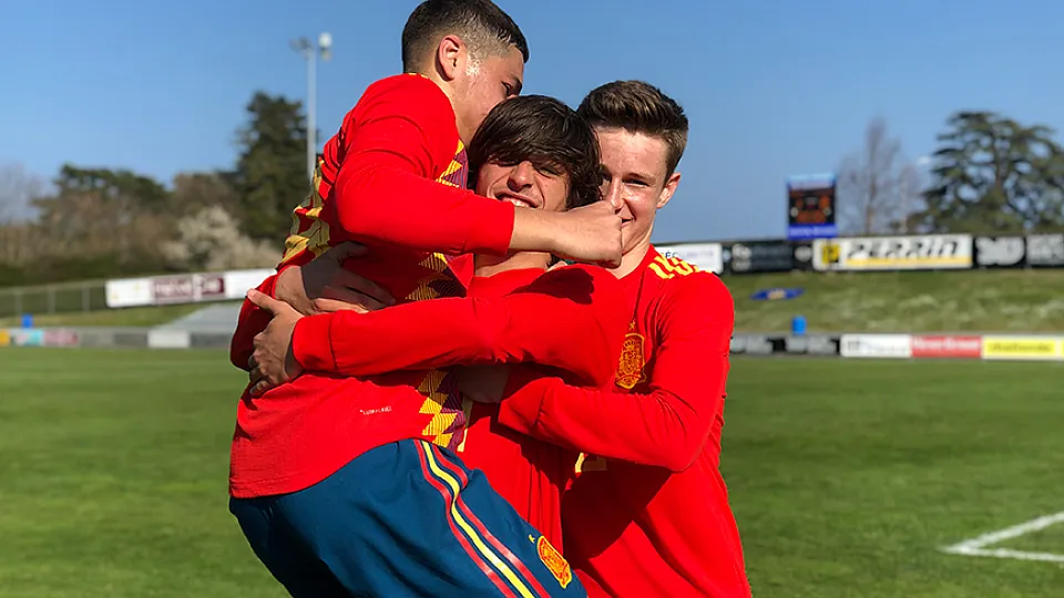 Los jugadores de la Selección española celebran un gol
