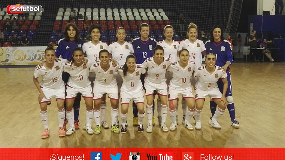 Selección española de fútbol sala femenina posa antes del partido