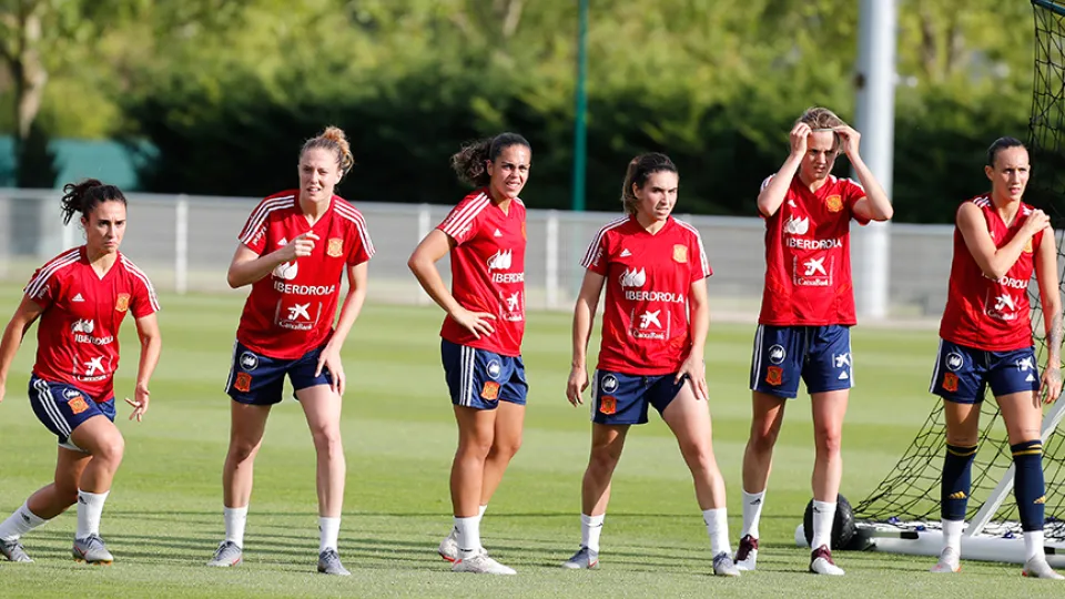 La Selección española femenina se entrena en Reims