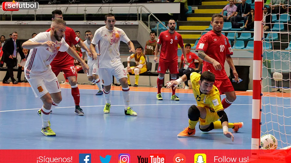 España marca uno de sus goles ante Azerbaiyán
