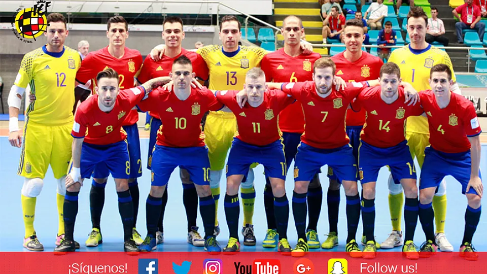 La Selección Española de Fútbol Sala posa durante el Mundial disputado en Colombia