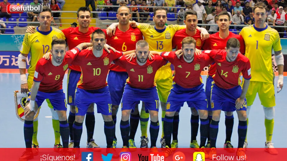 La Selección Española de Fútbol Sala posa antes de su partido en Bucaramanga