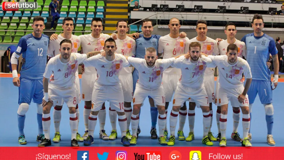 La Selección Española de Fútbol Sala posa antes de su partido frente a Azerbaiyán en Medellín