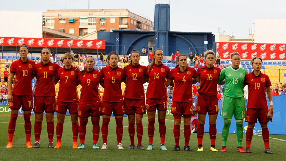 La selección española femenina posa antes de su encuentro frente a Israel en Murcia