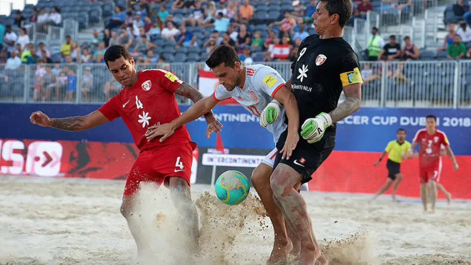Momento del partido entre Tahití y España jugado en Dubái