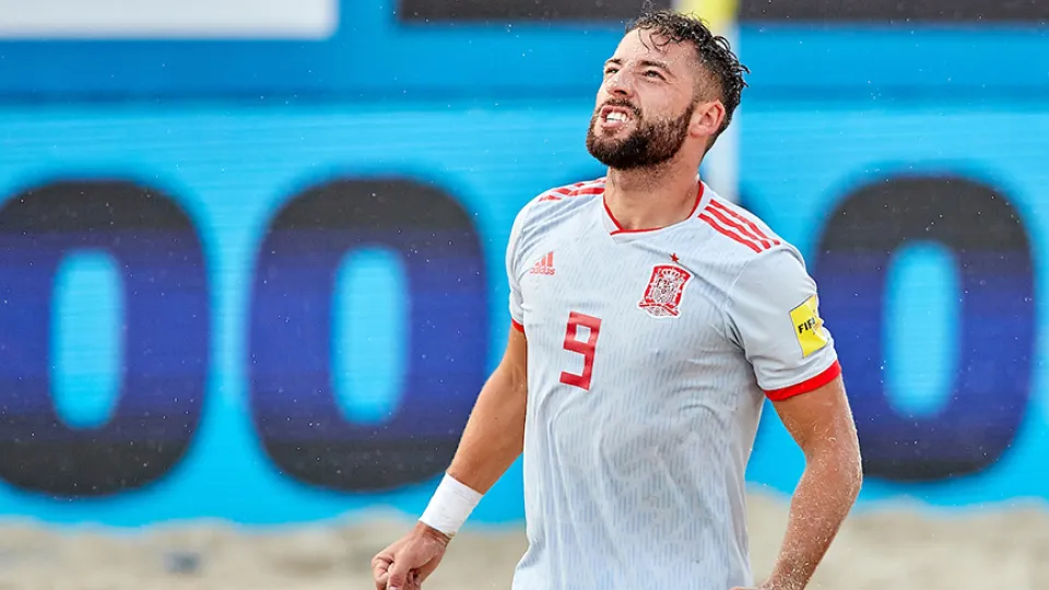 Eduard celebra un gol