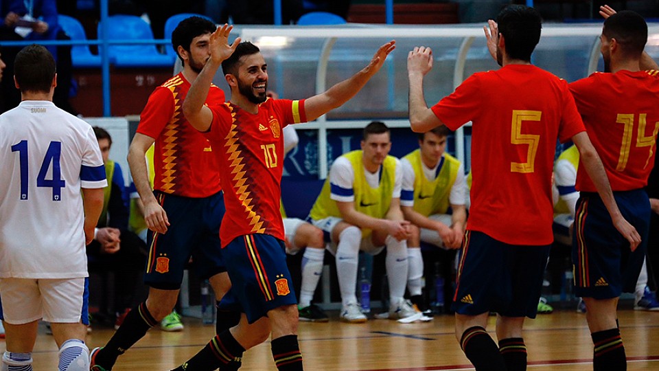 Jugadores de España celebrando un gol