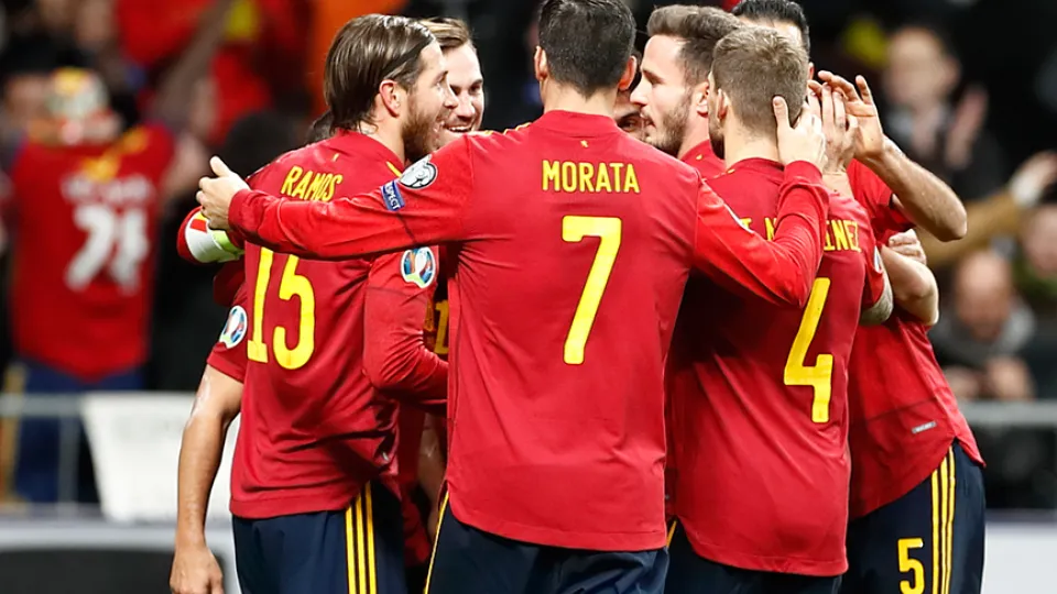 Los jugadores de la Selección española celebran un gol