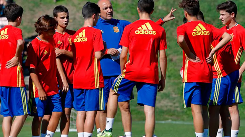 El Seleccionador David Gordo dirige una sesión de entrenamiento