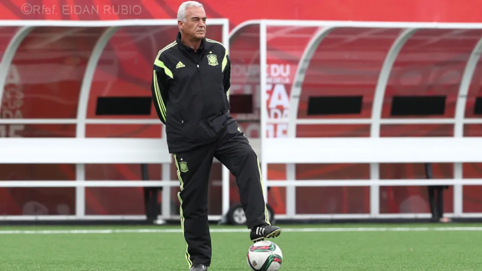 Ignacio Quereda entrenando con España