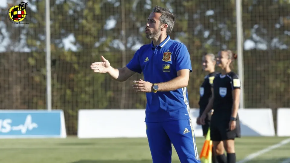 Jorge Vilda junto a las capitanas darán la última rueda de prensa oficial antes de viajar 