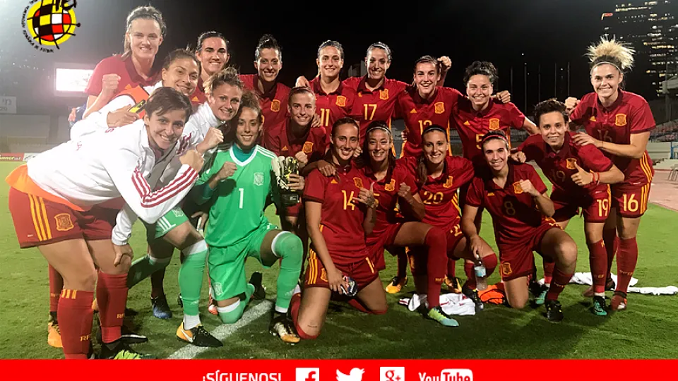 España celebra su victoria en Israel