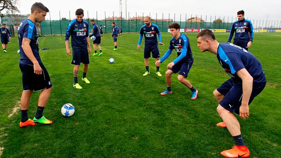 La selección italiana se entrena antes de jugar contra España en Roma