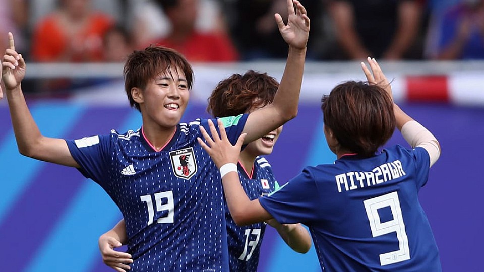 La selección japonesa celebra un tanto en la semifinal frente a Inglaterra