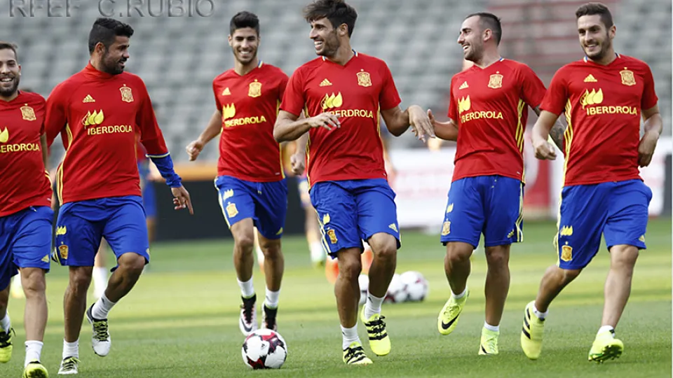 Javi Martínez se ejercita con sus compañeros en Bruselas