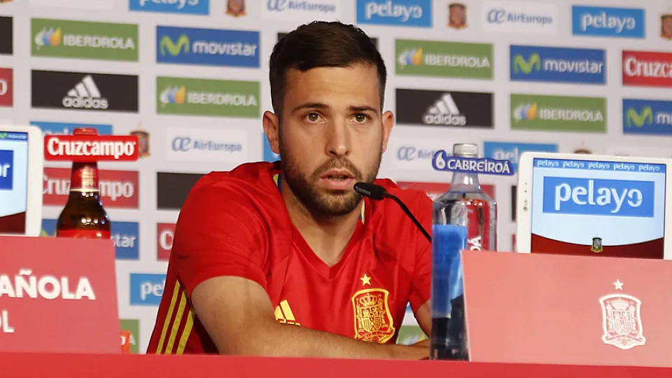 Jordi Alba atendió a los medios en la Isla de Ré