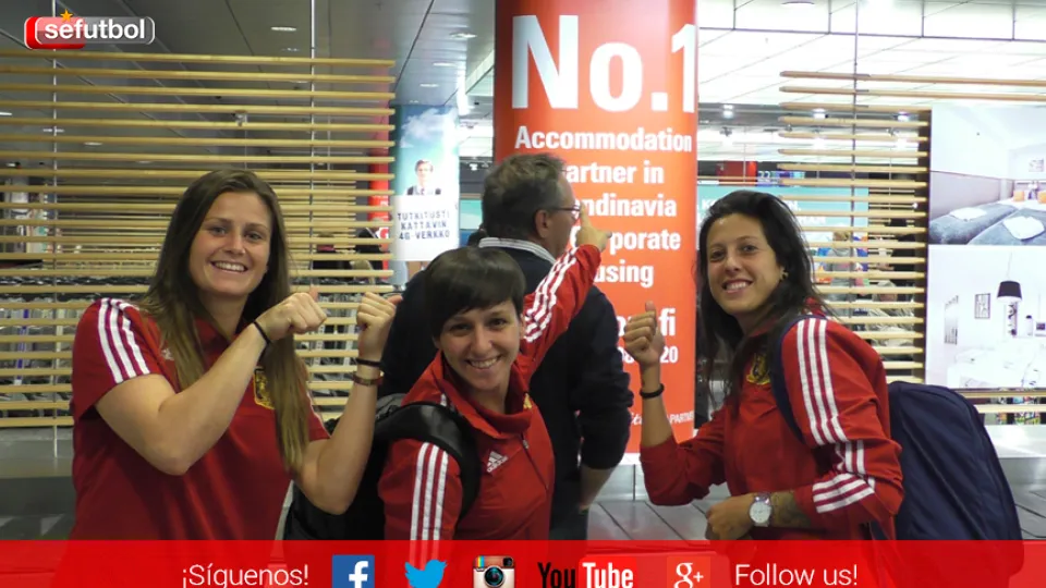 Sandra paños, Jenni Hermoso y Marta Corredera a su llegada a Helsinki