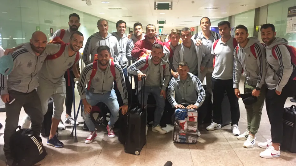 La Selección de fútbol playa a su llegada a Barcelona