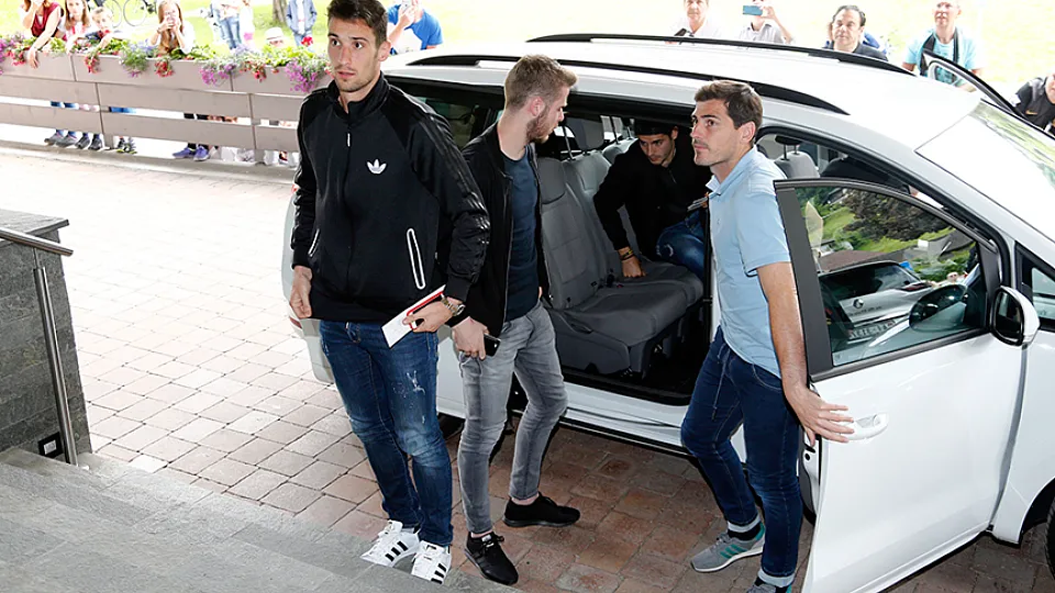 Morata, De Gea, Sergio Rico e Iker Casillas llegando a la concentración 
