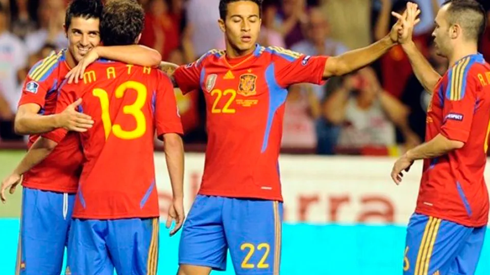 Los jugadores de la Selección celebran un tanto durante el último partido de España disputado en Logroño