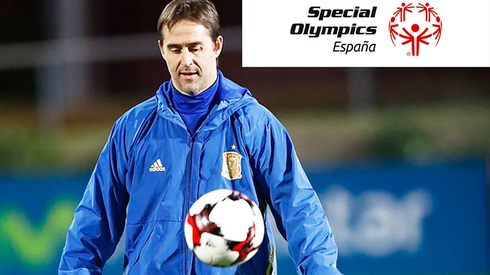 El Seleccionador nacional, Julen Lopetegui, durante un entrenamiento del combinado nacional