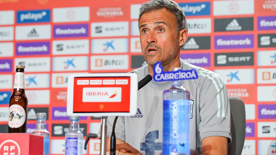 El seleccionador nacional durante la rueda de prensa previa al España - Portugal