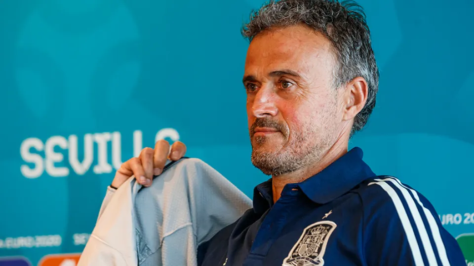 El seleccionador nacional, Luis Enrique Martínez, antes de su rueda de prensa en Sevilla
