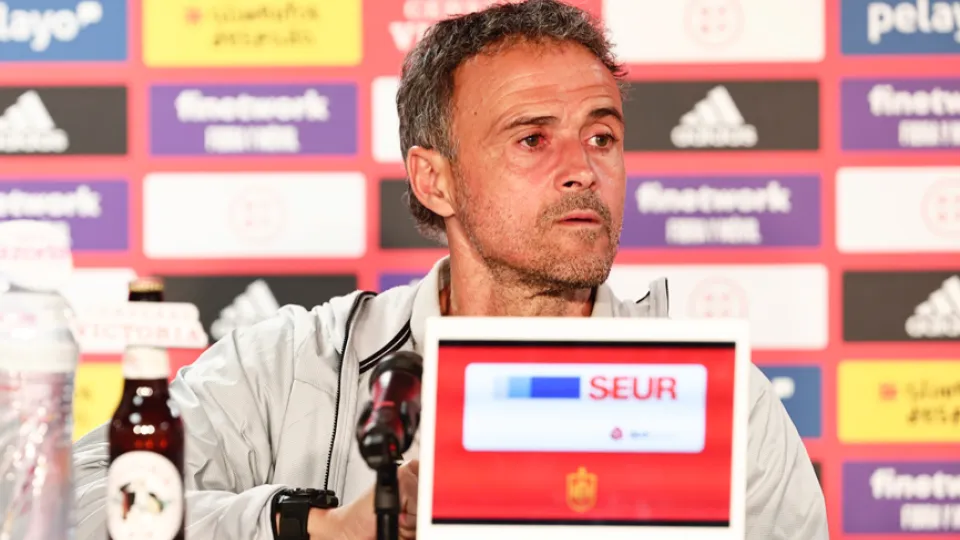 El seleccionador nacional, Luis Enrique Martínez, durante su rueda de prensa en Ginebra