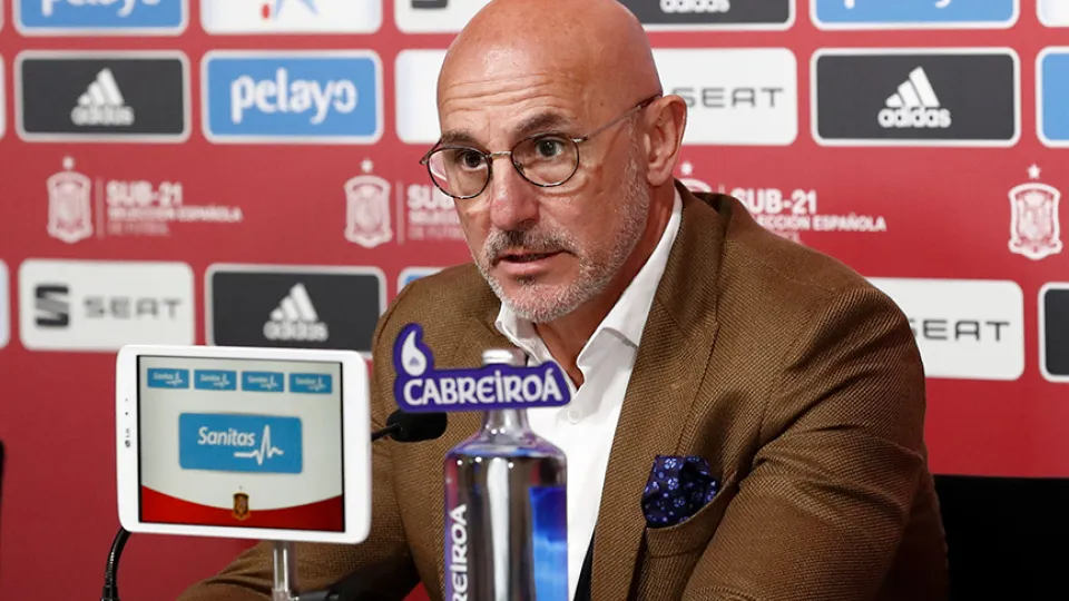 Luis de la Fuente "Oyarzabal y Fabián tendrán que cumplir con la absoluta y después con la Sub-21"