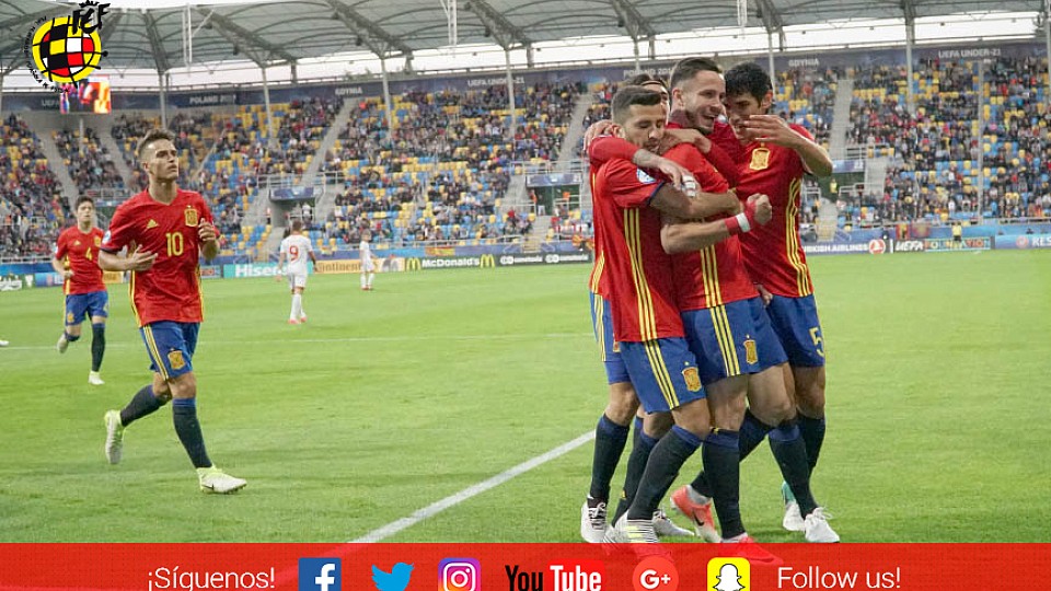 Los jugadores de la Selección Sub-21 celebran el primer tanto ante Macedonia