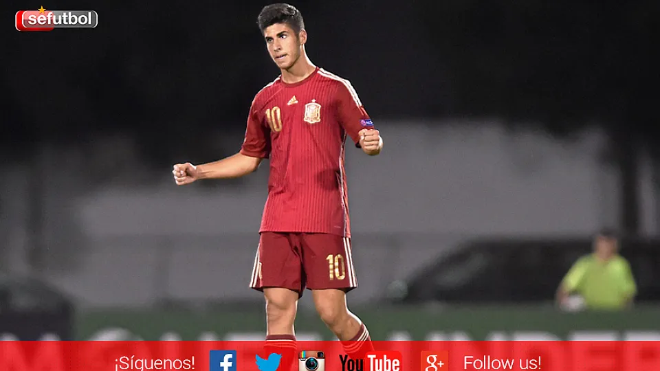 El internaciona Sub-19, Marco Asensio, celebra uno de sus goles en Katerini