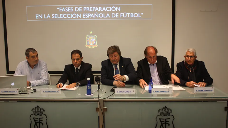 Javier Miñano y Toni Grande durante la ponencia