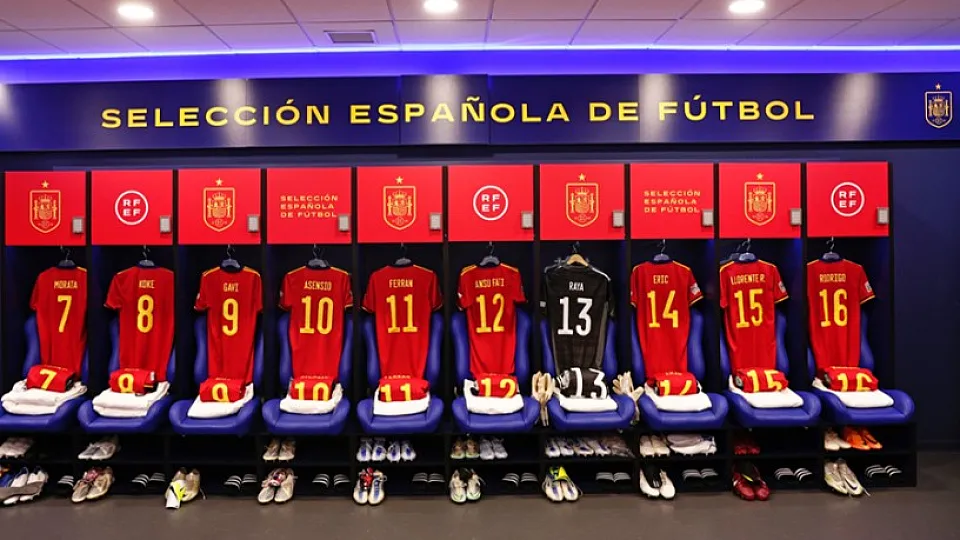 Vestuario de España antes del duelo frente a la República Checa en Málaga