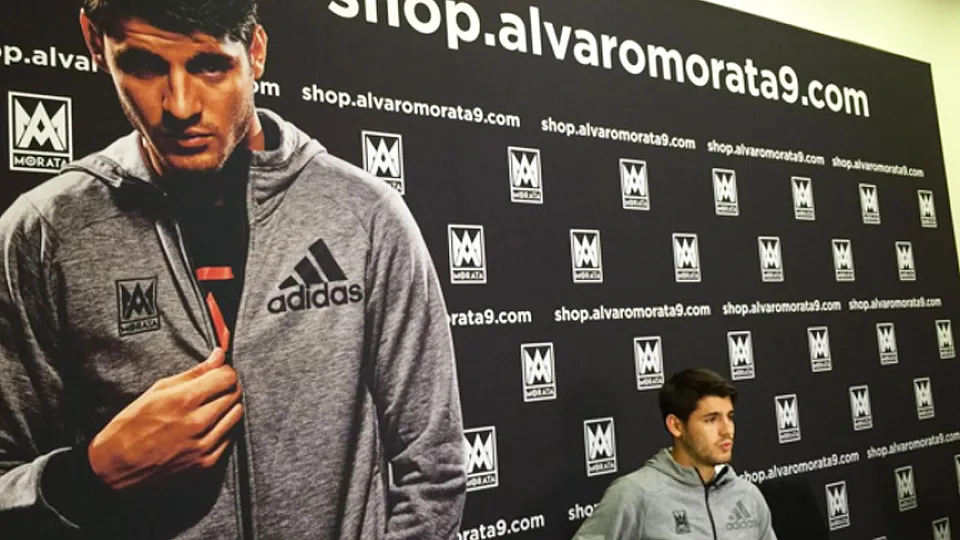 Álvaro Morata atiende a los periodistas en la Ciudad del Fútbol