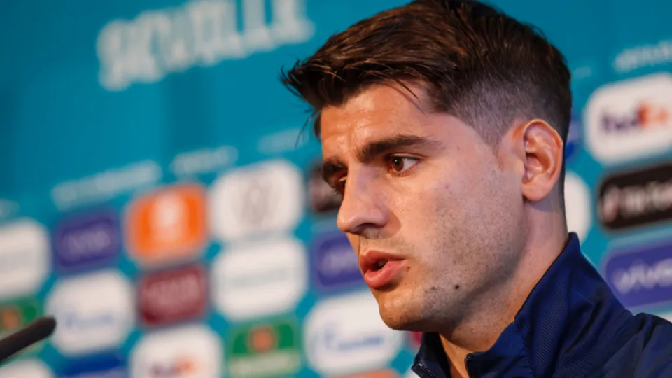 Álvaro Morata durante su rueda de prensa en Sevilla