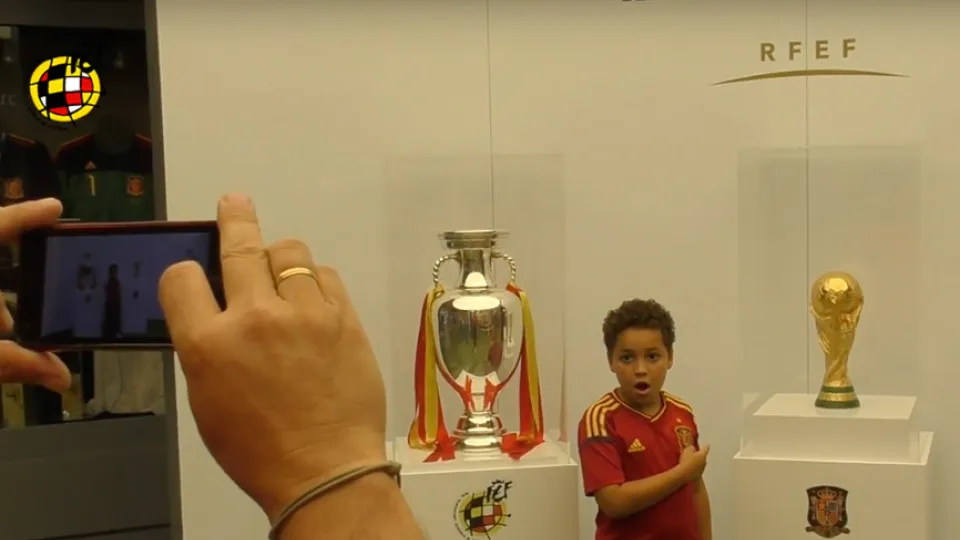 Los aficionados de nuestra selección visitan el museo de la RFEF