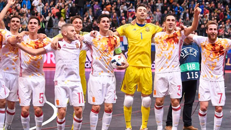La Selección Española de Fútbol Sala celebra su triunfo en el Europeo disputado en Serbia 