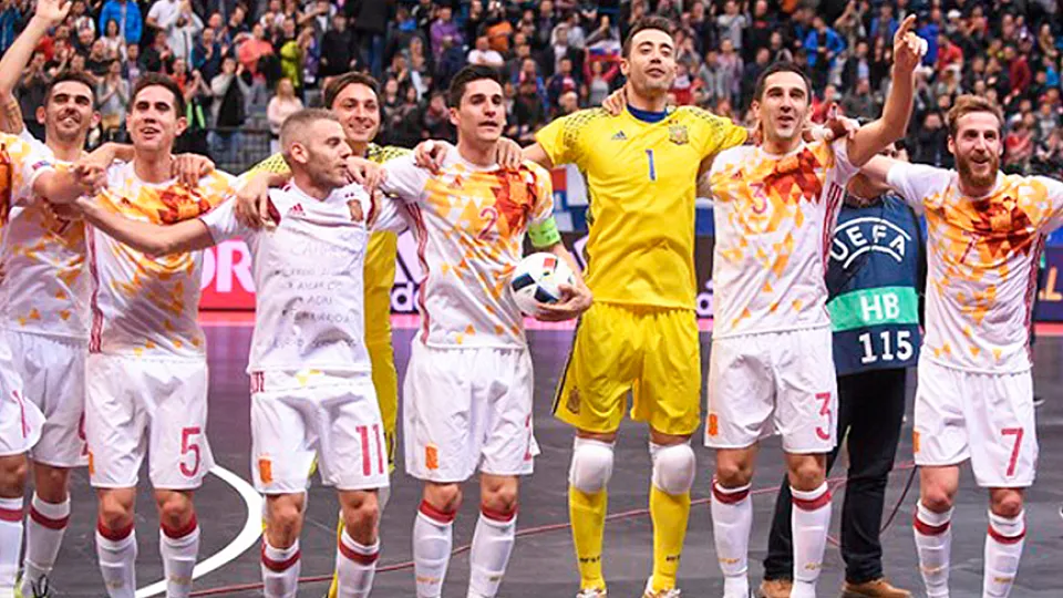 La Selección Española de Fútbol Sala celebra su triunfo en el Europeo disputado en Serbia 