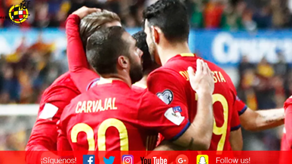 Los jugadores de la Selección española celebran un tanto