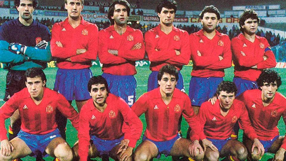 La Selección Española posa para la cámara antes de un partido de la fase de clasificación para el Mundial de México 1986
