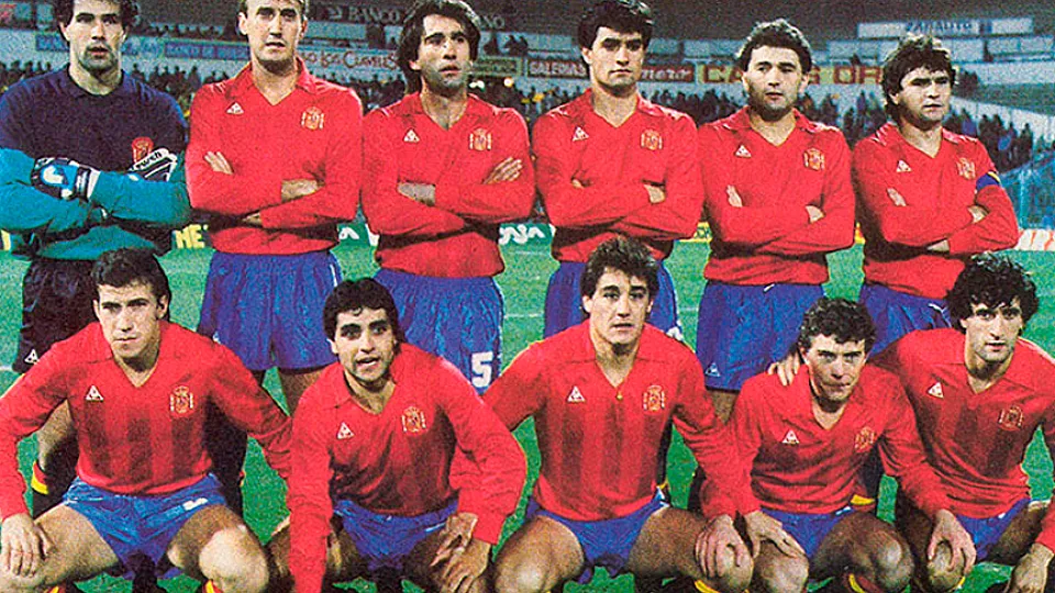 La Selección Española posa para la cámara antes de un partido de la fase de clasificación para el Mundial de México 1986