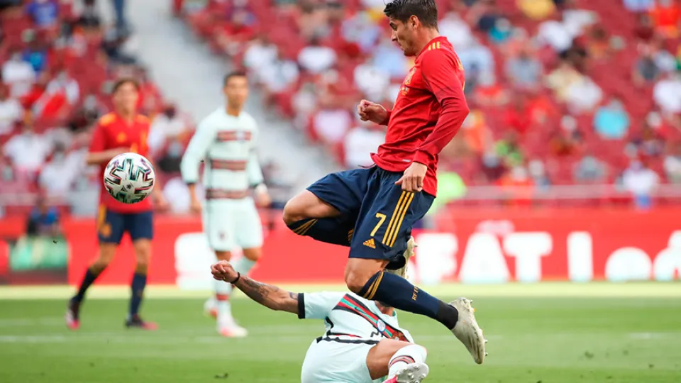 Momento del partido entre España y Portugal jugado en Madrid