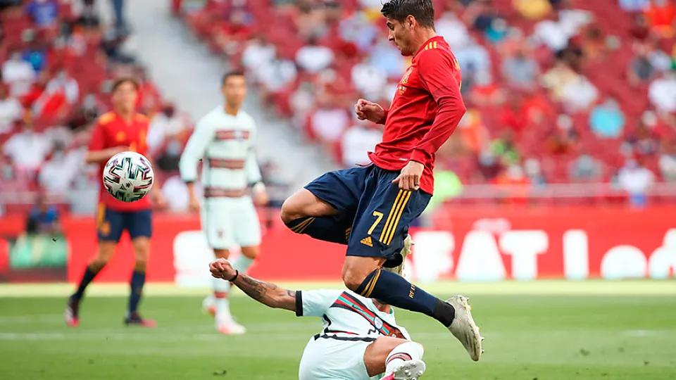 Momento del partido entre España y Portugal jugado en Madrid