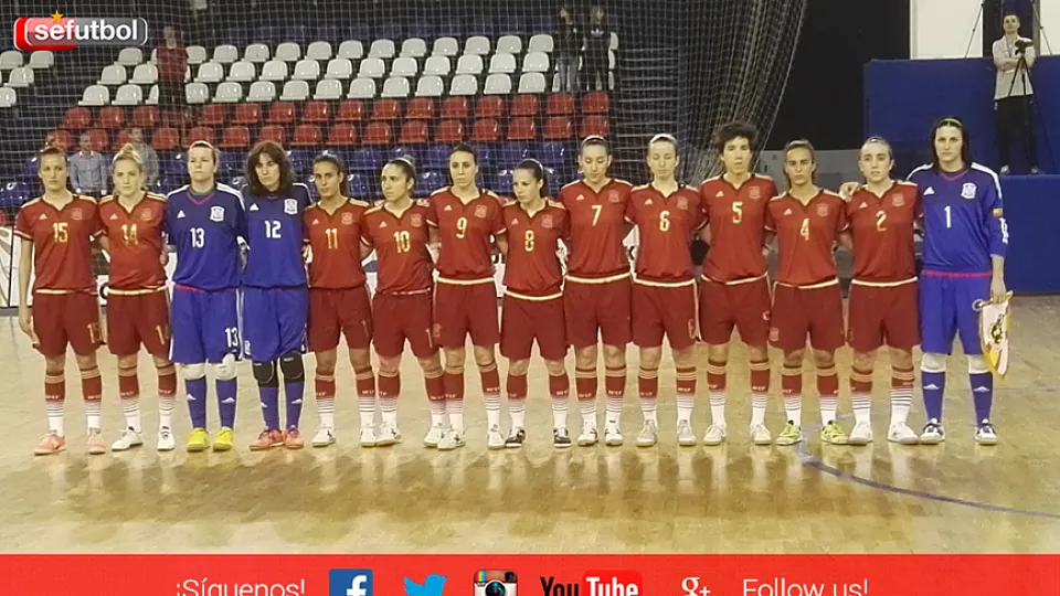 La Selección Española Femenina de Fútbol Sala posa antes de su encuentro frente a Irán en Moscú