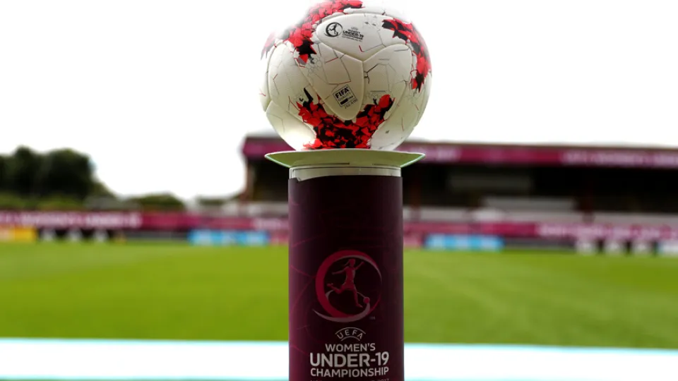 Balón oficial del Europeo Sub-19 femenino que se disputa en Irlanda del Norte