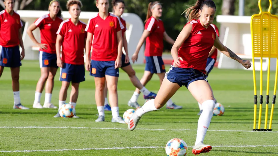  La Selección femenina se entrena en Francia