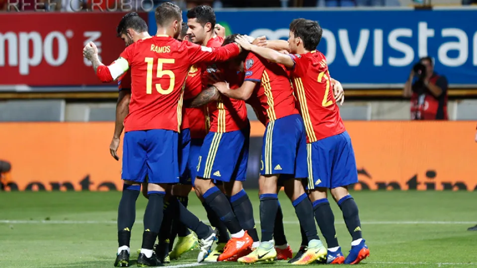 Los jugadores de la Selección Española celebran un gol