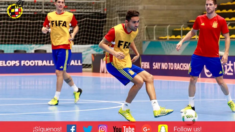 Los jugadores de la Selección Española de Fútbol Sala durante su entrenamiento previo al partido ante Kazajistán en Medellín