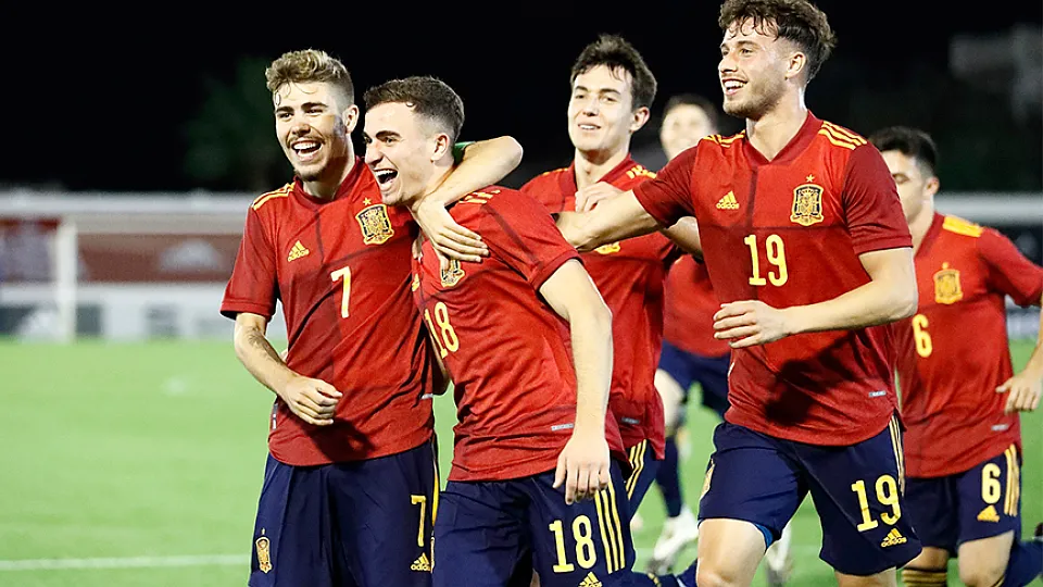 Los jugadores de España celebran uno de los tantos en Marbella